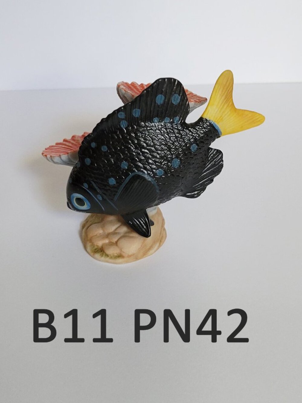 Black & Yellow Fish Figurine - Franklin Mint (PN42)